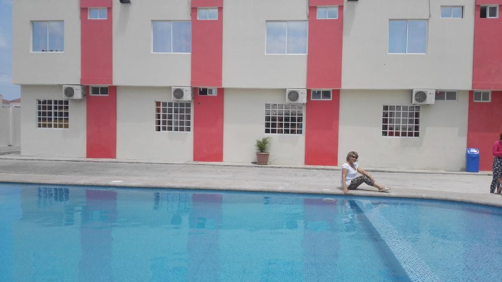 Hotel Pikeiro Blue Manta Bagian luar foto