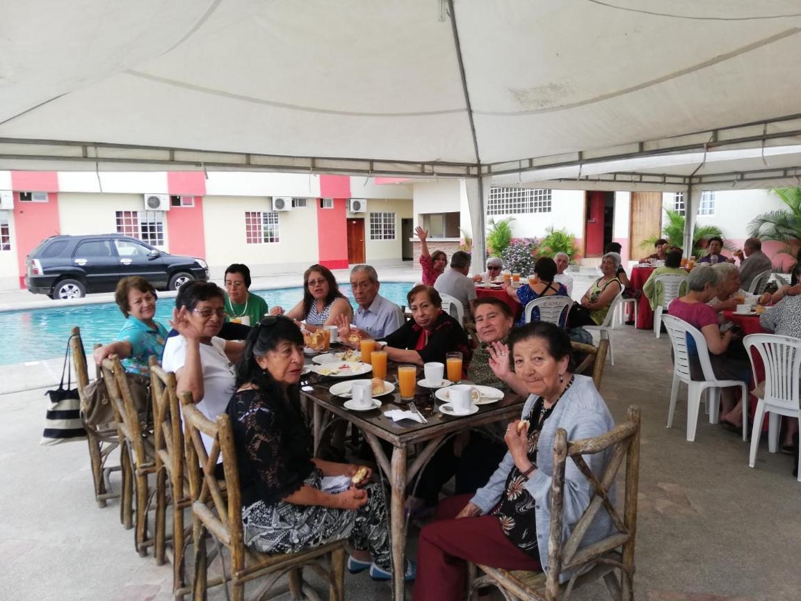 Hotel Pikeiro Blue Manta Bagian luar foto