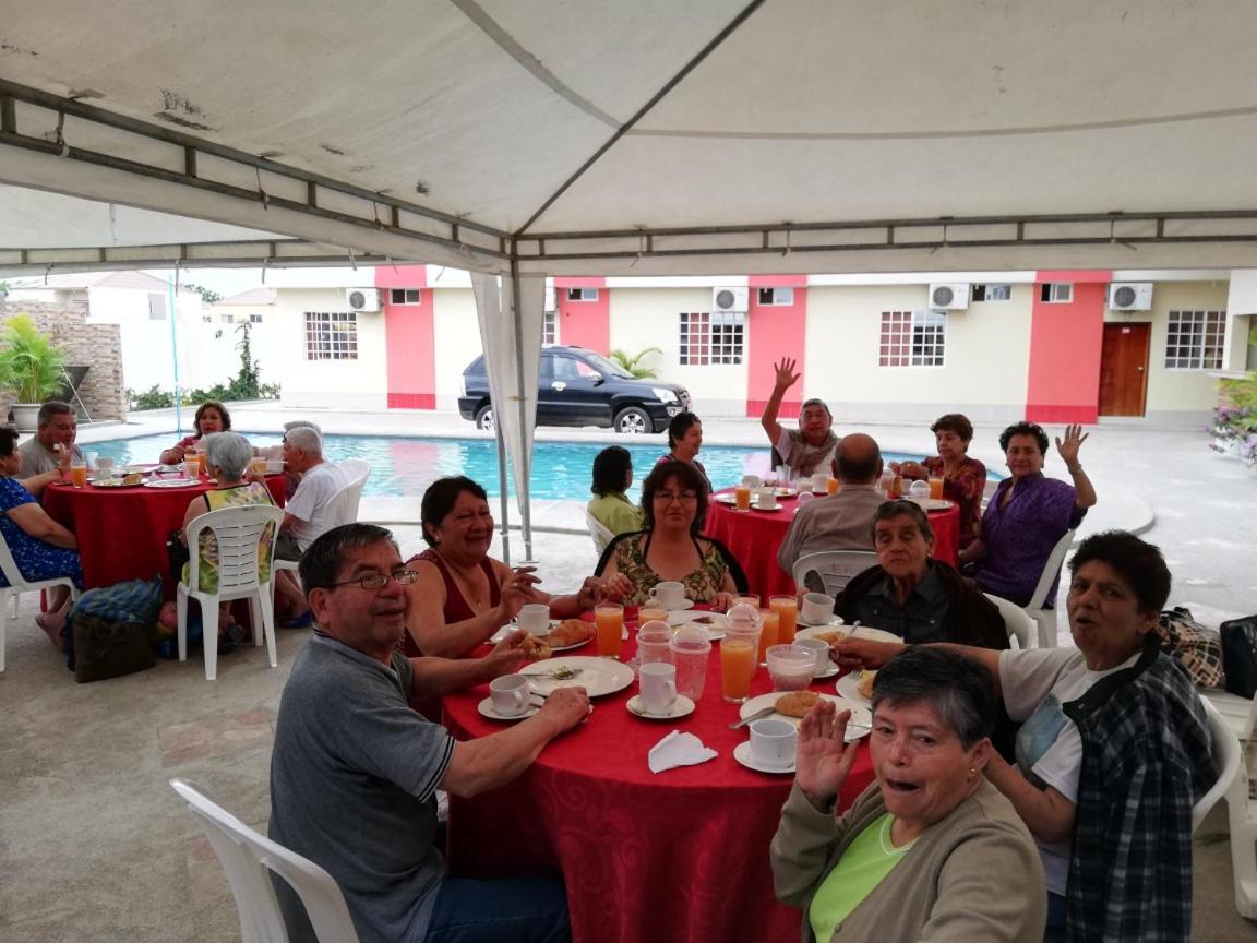Hotel Pikeiro Blue Manta Bagian luar foto