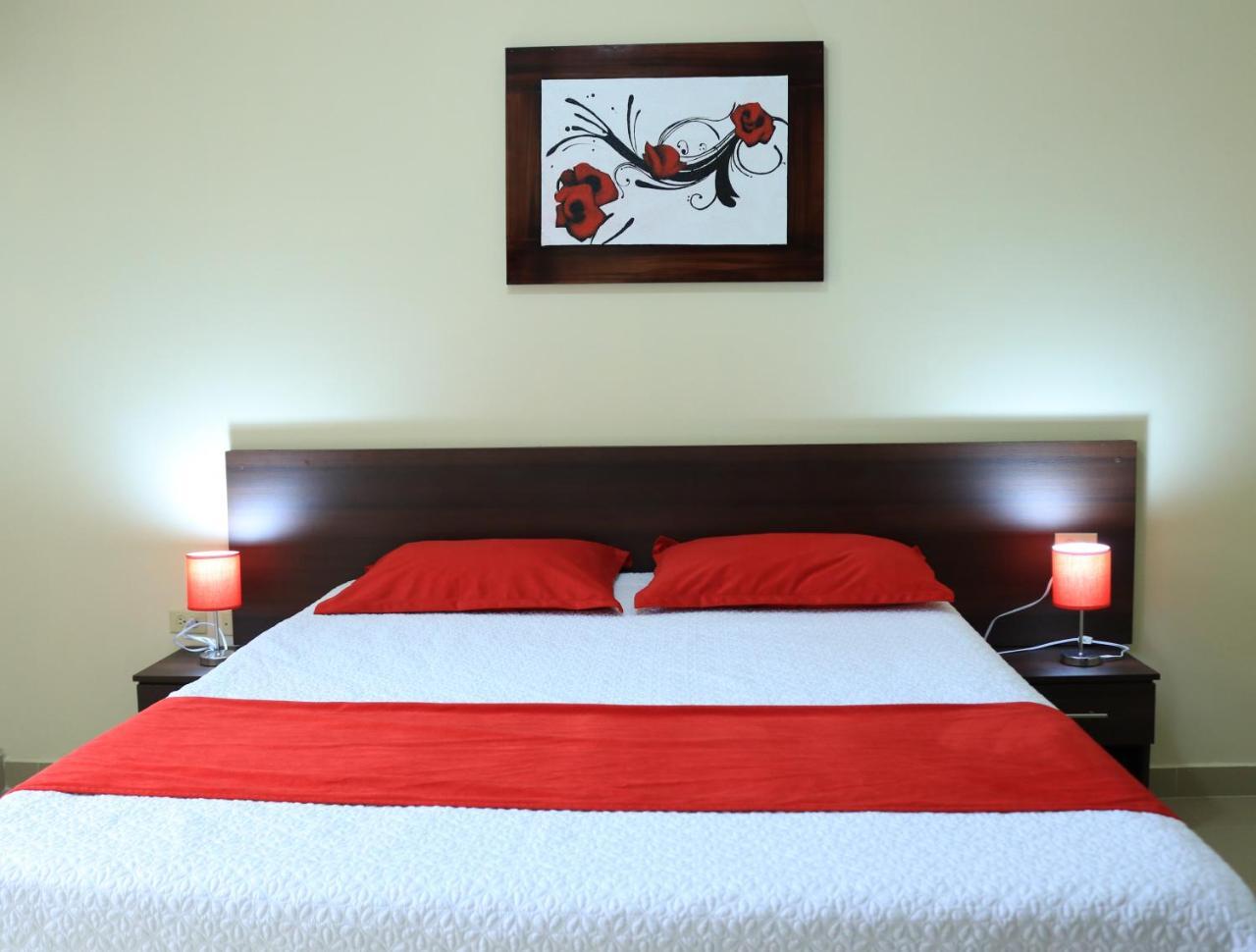 Hotel Pikeiro Blue Manta Bagian luar foto